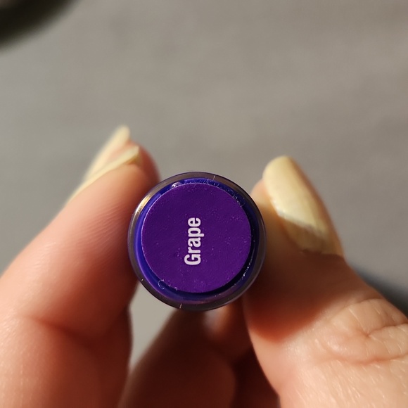 New & Sealed Senegence Lipsense Grape Gloss - Picture 2 of 4
